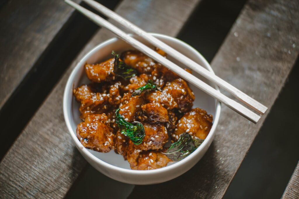korean-style_fried_chicken_in_a_bowl